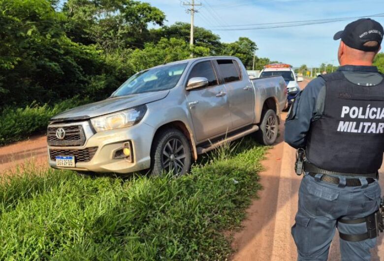 Após tentativa de fuga, adolescente é apreendido com caminhonete furtada