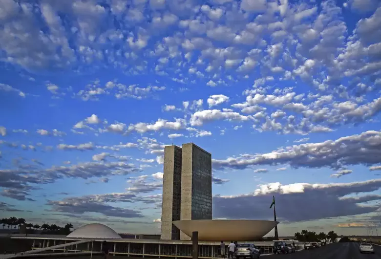 Deputados e senadores elegem presidentes e mesas diretoras amanhã
