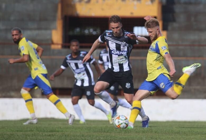 Ao fim de três rodadas, Estadual tem liderança dividida e campeão fora