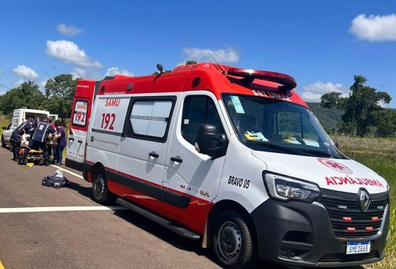 Homem fica ferido após sofrer queda de telhado em Dourados.