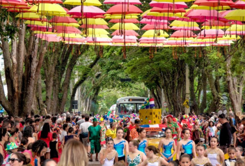 Fevereiro chega com preparativos para o Carnaval em diversos municípios