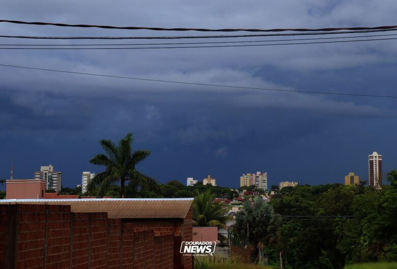 Dourados entra em alerta de 'perigo' para chuvas intensas e ventos