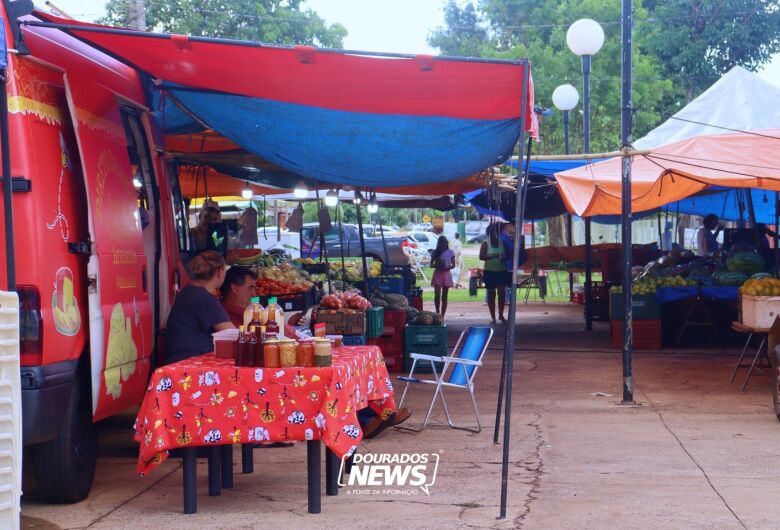 Feirantes compartilham histórias de trabalho e convivência em Dourados