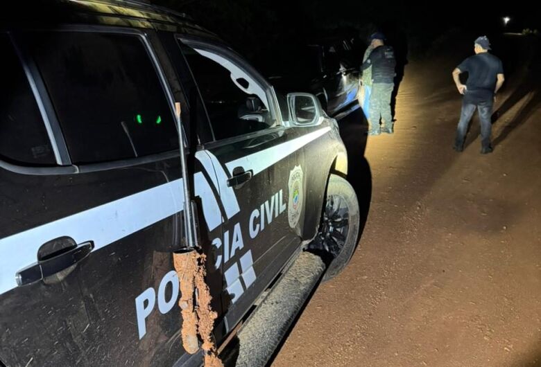 Polícia prende homem com rifle ilegal durante patrulhamento na mata