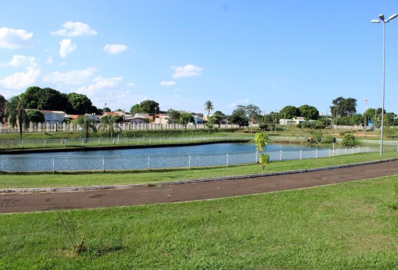 Douradense morre afogado em lago de parque em Naviraí após mergulho proibido
