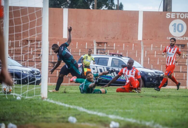 Quarta rodada do Estadual começa hoje com líder em campo