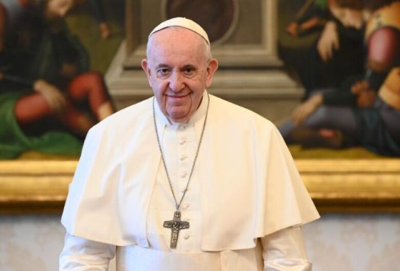 Papa Francisco permanece internado e médico descarta risco de morte