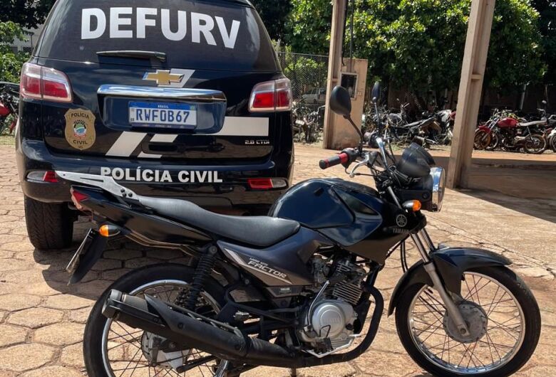 Motocicleta com sinais identificadores adulterados é apreendida