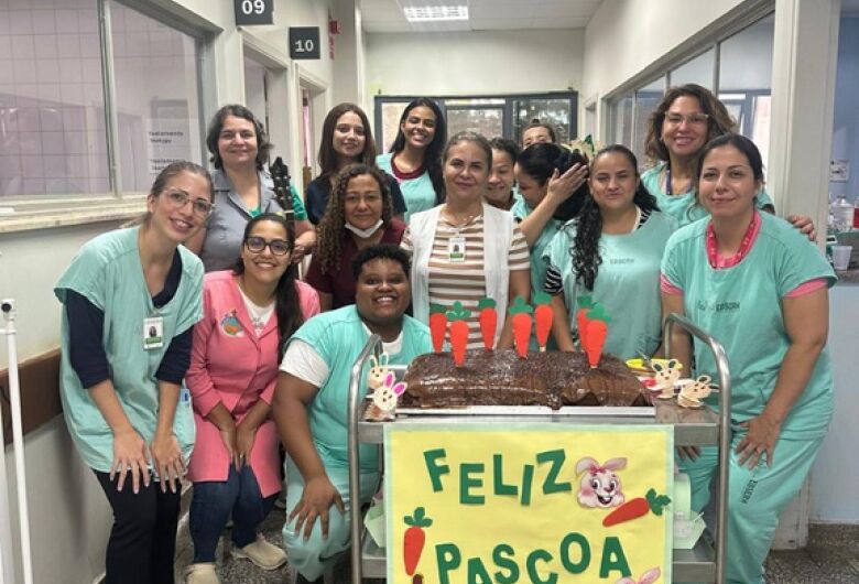 HU de Dourados promove ação musical e acolhedora para pacientes internados
