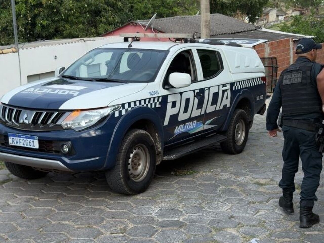 Foragido por roubo é preso escondido debaixo da cama em MS