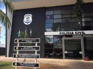Mandado de prisão em aberto preso com faca na rua em Corumbá
